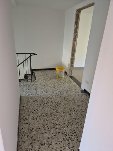 Vermiete Doppelhaushälfte mit 3,5 Zimmer – Flur OG