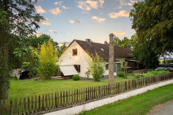 1,4 ha di terreno di proprietà con prato, bosco e capanno da caccia — tenuta rurale dell’Hunsrück in posizione isolata