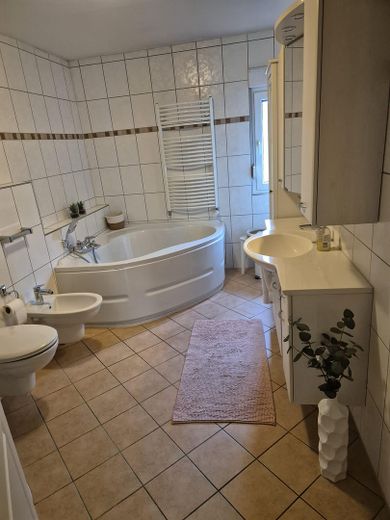 Bad mit Eckbadewanne