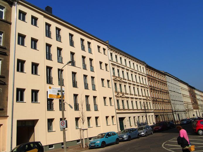 Abitare con stile in una casa a risparmio energetico – reichlich sanierter Strassenzu