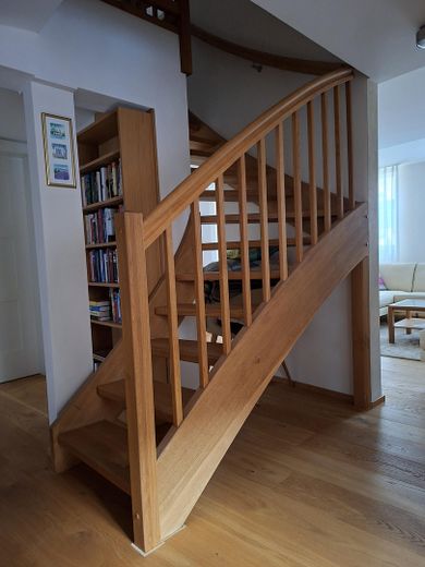 Appartement ancien en duplex élégant et exclusif dans la vieille ville, avec ascenseur et balcon – Aufgang 2. Wohnebene