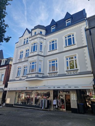 Stilvolle Altbauwohnung - kernsaniert mit modernem Wohnkomfort – Mittelstrasse 19