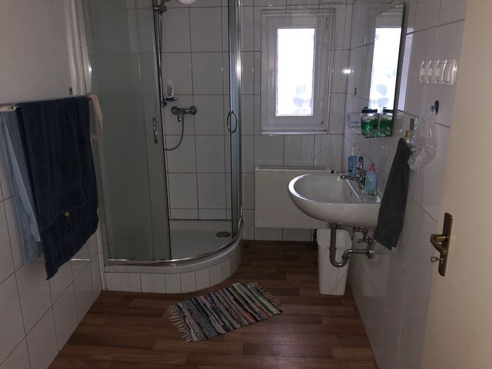 2-kamerappartement met keuken, badkamer en toilet op de begane grond, badkamer met douche, toilet apart - (geschikt voor woongroep) – Foto 2