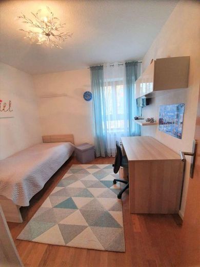 4-Zimmer-Wohnung mit hochwertiger EBK in Waldkraiburg – Kinderzimmer 2