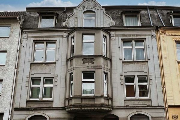***Erker, balcone, vista sugli alberi – Affascinante appartamento di 3 locali nel cuore di Barmen