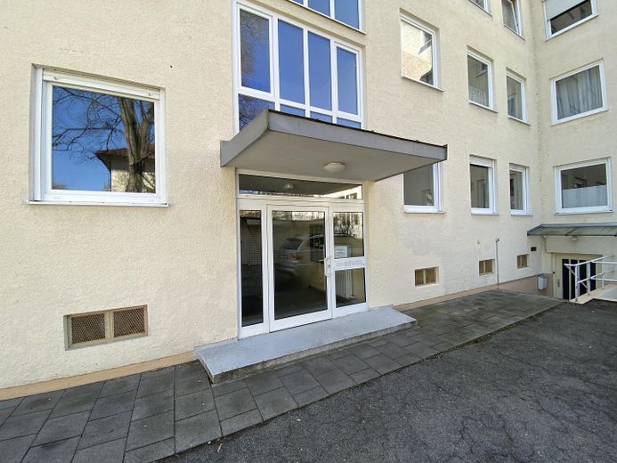 rückwärtiger Eingang