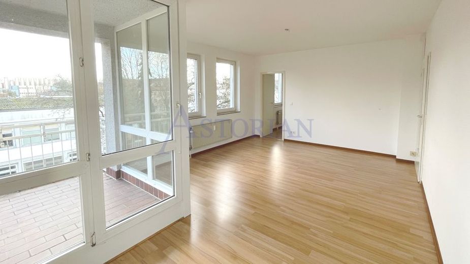 Helle 3-Zimmer-Wohnung mit malerischem Ausblick in Reinickendorf – Zimmer 1