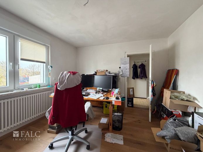 Mehrgenerationen aufgepasst! Zwei Häuser mit viel Platz &amp; Potenzial – Arbeitszimmer