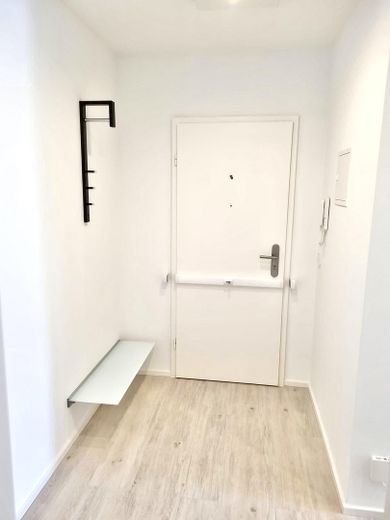 Premium-Wohnen im Grünen  2,5 Zimmer Terrassen Wohnung in Leonberg Ramtel – Eingangsbereich , Garderobe