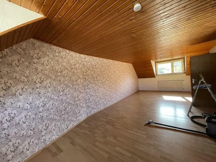 Wittlich-Gladbach -- 4 Zimmer DG-Wohnung (ca. 96 m²) zur grosszügigen Entfaltung -- – 10b Zimmer 4