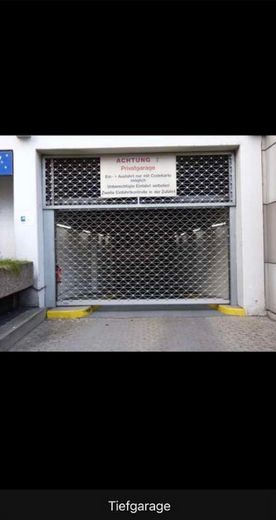 Tiefgarageneinfahrt