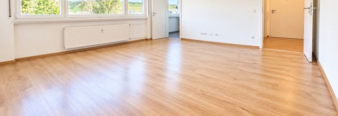 Gerenoveerd 1-kamerappartement met inbouwkeuken, wasmachine en parkeerplaats – Wohnen / Schlafen