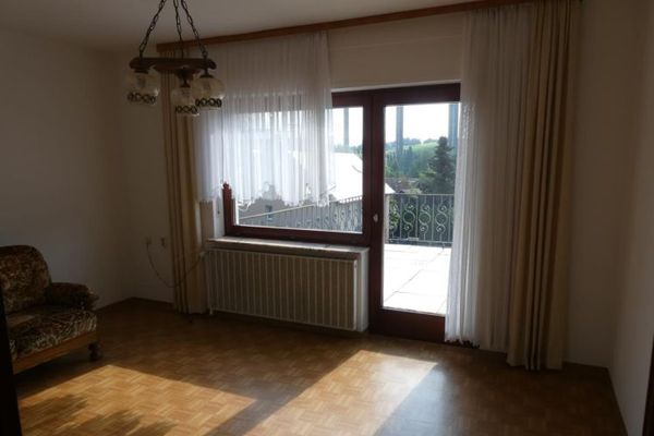 Achtung junge Familie - Freistehendes Wohnhaus mit 2 Garagen und großen Terrassen in Fell