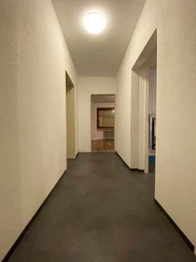 Ruhige Renovierte 2 Zimmer Wohnung – Flur