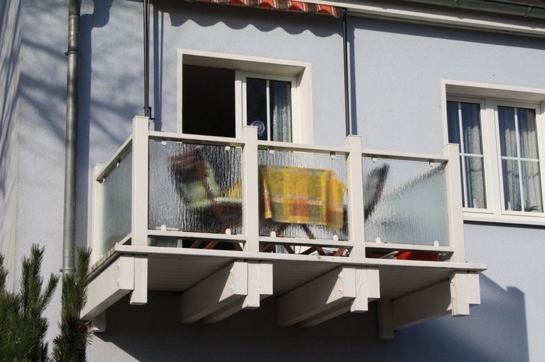 HORN IMMOBILIEN ++ Rechlin an der Müritz vermietetes Mehrfamilienhaus zu verkaufen – gemütliche Balkone