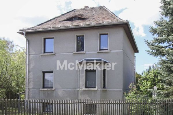 Freistehendes EFH in ruhiger Lage - Garten und Garagen - sofort bezugsfrei - Renovierungsbedarf
