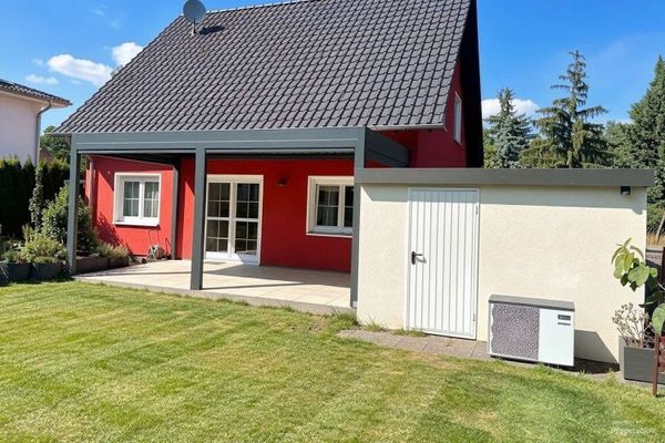 Ekskluzywny dom z garażem, basenem, tarasem i ogrzewaniem geotermalnym A+