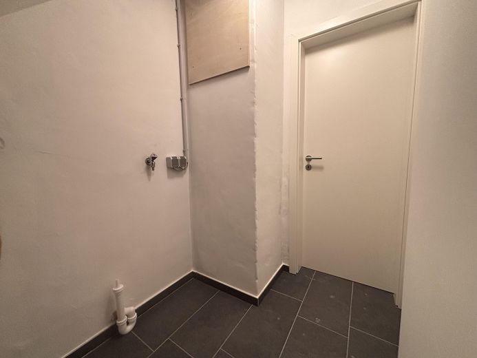 Dachgeschosswohnung mit großer Wohnküche, EBK, Stellplatz und Glasfaser in Wunstorf-Kolenfeld – Abst.