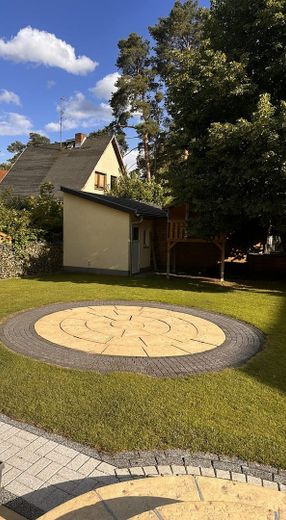 Gartenhaus und Poolrundung