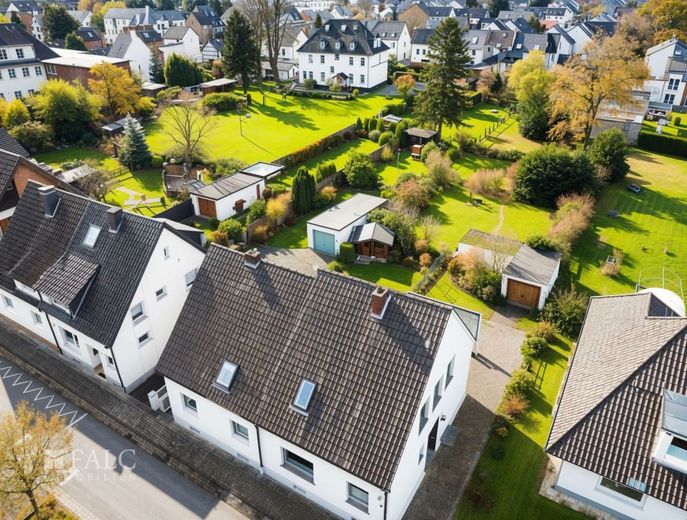 Ein Zuhause voller Möglichkeiten in bester Wohnlage – Drohnenaufnahme