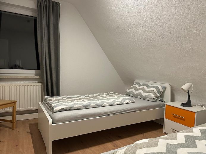 Aantrekkelijk appartementencomplex in Otterberg, 5 wooneenheden – Schlafzimmer 2. OG Ost