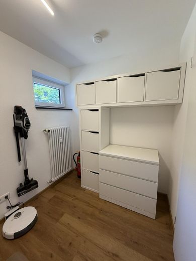 Modernisierte 3-Zimmer-Wohnung mit traumhaftem Bergblick – Büro