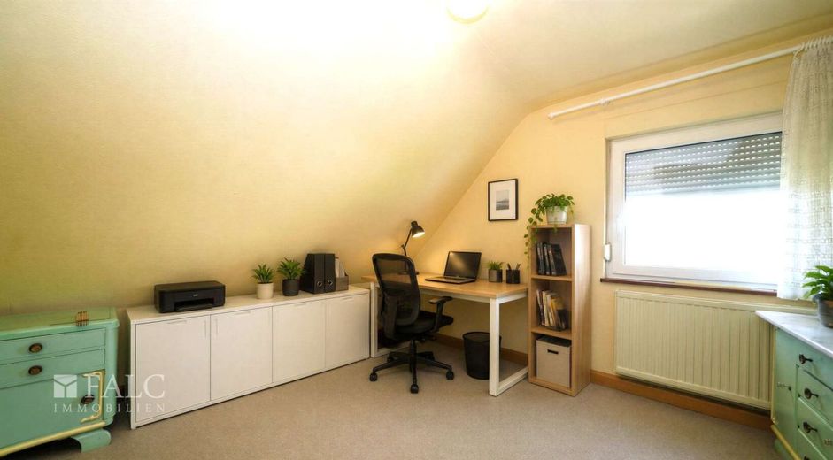 Alles was das Eigentum begehrt! Idyllisches Einfamilienhaus mit viel Potenzial - FALC Immobilien – Mögl. Home-Office DG