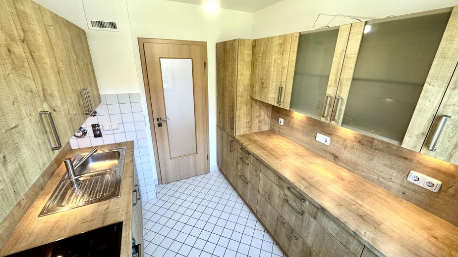Traumhafte 3-Zimmer-Wohnung in Bad Tölz – mit Balkon, Einbauküche & Sauna! – Küche
