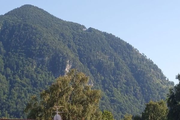 Rendite von 3,47 %: 3-Zi.-Traum in Grassau: Modernes Bad & Südbalkon mit Bergpanorama