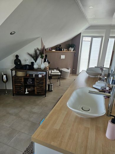 Exklusives Einfamilienhaus mit Wellnessgarten – Wohnen auf höchstem Niveau – Bad