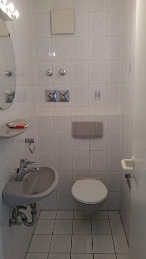Helle, gemütliche 3-Zi.-Wohnung zentral in Usingen – Gäste-WC
