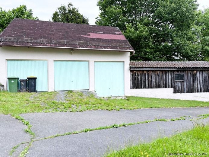 Familienfreundliches Zuhause mit Balkon, Terrasse und vier Garagen in Neuenreuth – VUB0002459-17