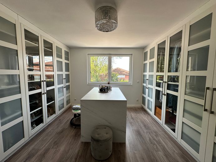 Moderne Wohnung im Neubau mit Balkon & energieeffizienter Ausstattung in Geesthacht – Ankleidezimmer