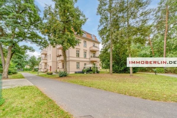 IMMOBERLIN.DE - Charming Period Apartment with Balconies & Lift in an Idyllic Location