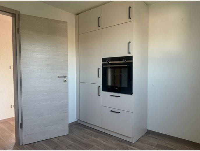 3-Zimmer-Wohnung mit neuer Einbauküche, Südbalkon & Stellplatz – Küche