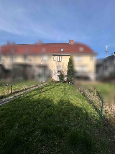 Reihenmittelhaus mit Altbaucharakter und Garten in LU-Mundenheim – Garten + Rückansicht 
