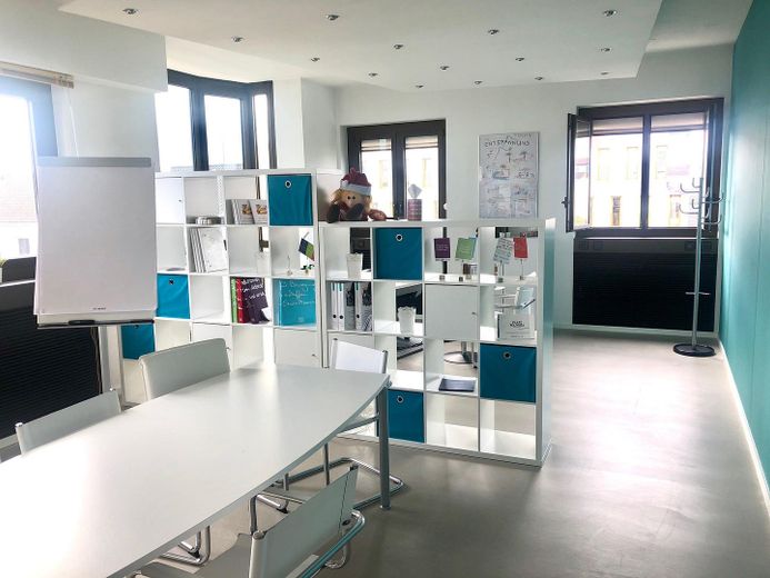 Einzelbüro erweiterbar bis ganze Etage Toplage-Sendling – Glasfaser – Aufzug – Parkplätze – Bürobeispiel