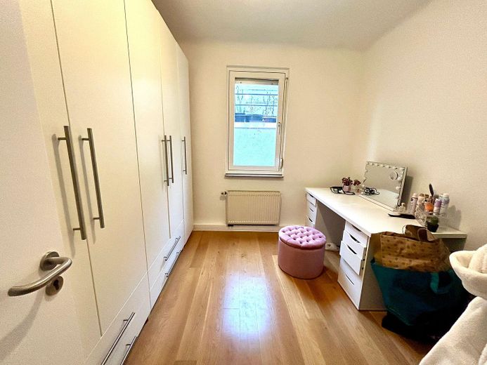 Raumwunder: Haus mit 6,5 Zimmern, hochwertiger EBK in Citylage – Ankleidezimmer 