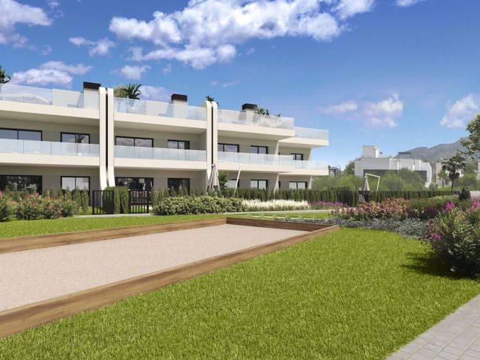 Viviendas en planta baja con 3 dormitorios, 2 baños, aire acondicionado, plaza de aparcamiento y piscina comunitaria en el corazón de La Manga Club – Foto 1