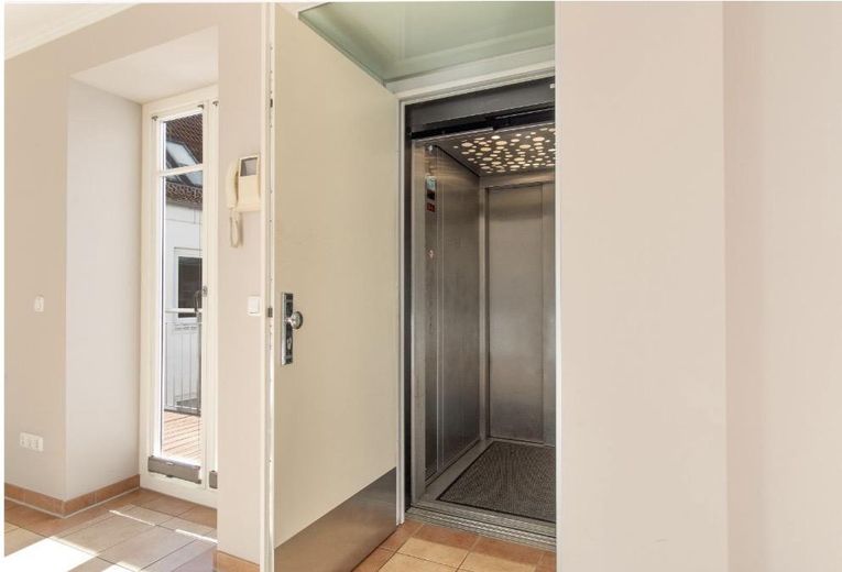Privat & ruhig Wohnen auf 152qm über den Dächern von St. Georg – Aufzug direkt in die Wohnung