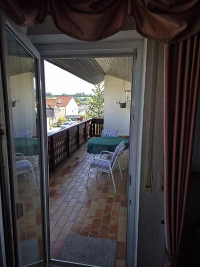 Einfamilienhaus mit Einliegerwohnung, Wintergarten, Garage und Gartenparadies auf 708 m2 – Balkon OG