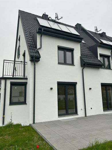 1 stanza in appartamento condiviso di 3 persone, molto grande con terrazza, completamente ristrutturata e moderna – Foto 4