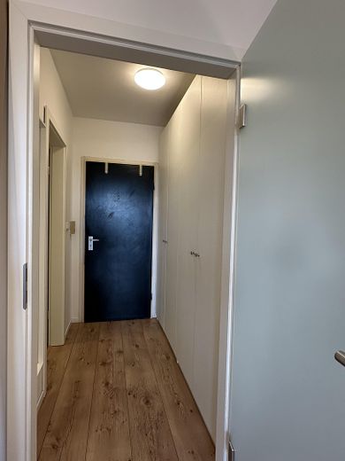 VANAF AUG 2027: Stijlvol gemeubileerd appartement | Tijdelijk wonen | Gemeubileerd wonen in Sachsenhausen – Eingangsbereich