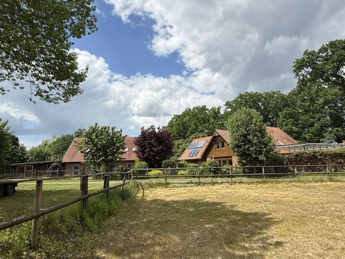 Besonderes Wohnen im Wohlfühlhaus der Extraklasse mit Gästehaus und Stalltrakt – फोटो 1