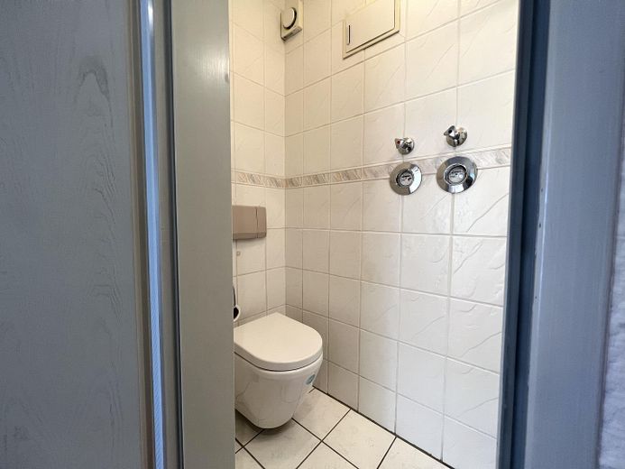 Przestronna dwupoziomowa mansarda z 4 pokojami, balkonem od południa i dalekim widokiem – Zdjęcie 14