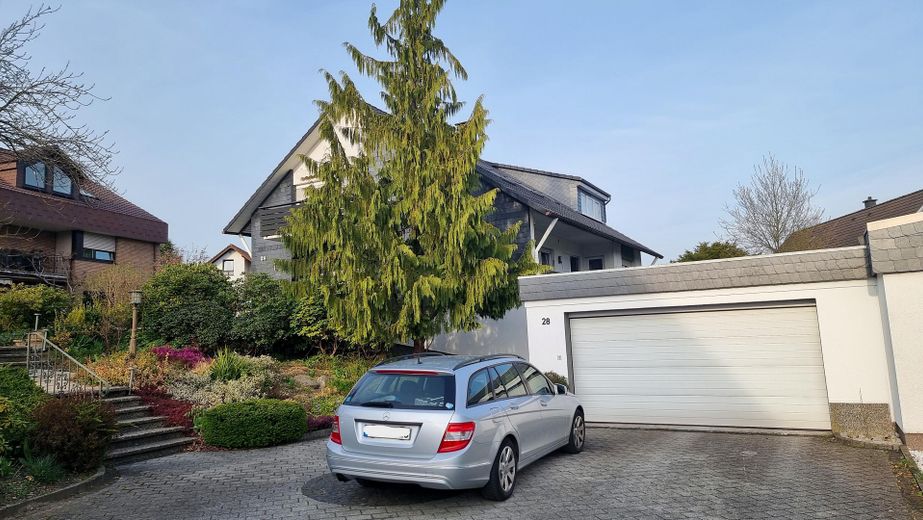 तीन-परिवार घर/बहु-पीढ़ी घर/एक ही छत के नीचे रहना और काम करना – Doppelgarage