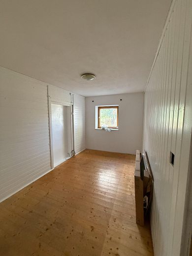 Wohnung im Grünen mit Garten und Hobby-Schrauberwerkstatt – Schlafzimmer