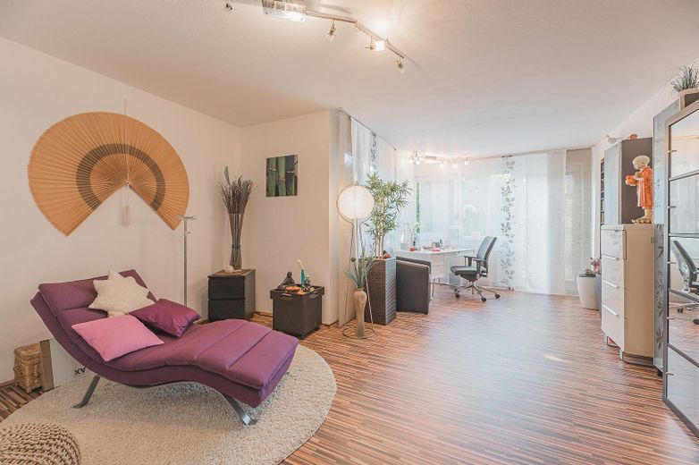 Panoramablick & Platzwunder: ca. 285m² Architektenhaus (Energie B), Einliegerwohnung & Praxis-Loft – EG1 Praxis/Homeoffice