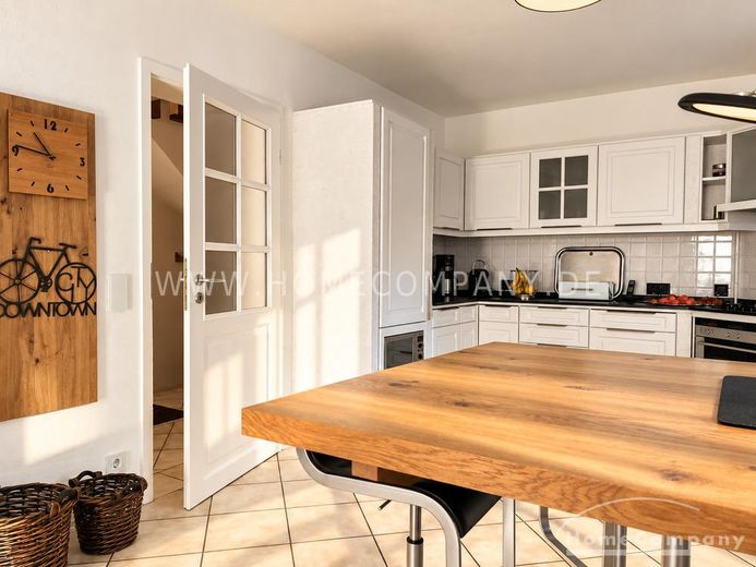 Voll möbliertes 6-Zimmer-Haus mit schönem Garten – 0607b85881dffc414adbb9b3e87502920dd12e99.jpg