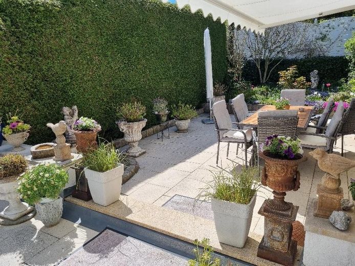 STA - Top san.  ZFH (EFH + autarker 106 m²- DG-Whg.) + sep. Gebäude in 1A-Lage, Weitbl., 3er Gge. – O-S-W-WZ-Terrasse